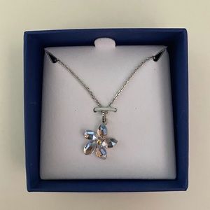 Swarovski crystal flower necklace NWT